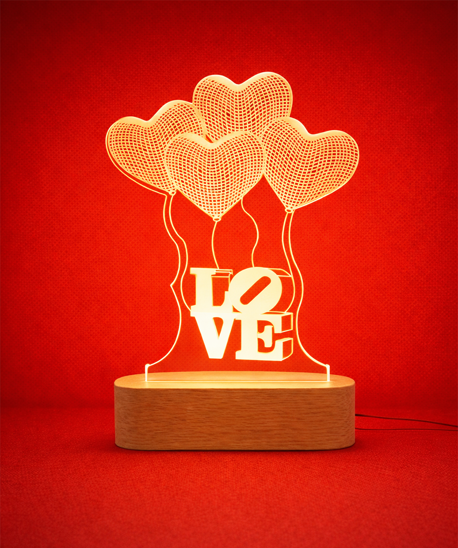 מנורת לילה בעיצוב לבבות יום האהבה בחריטה אישית