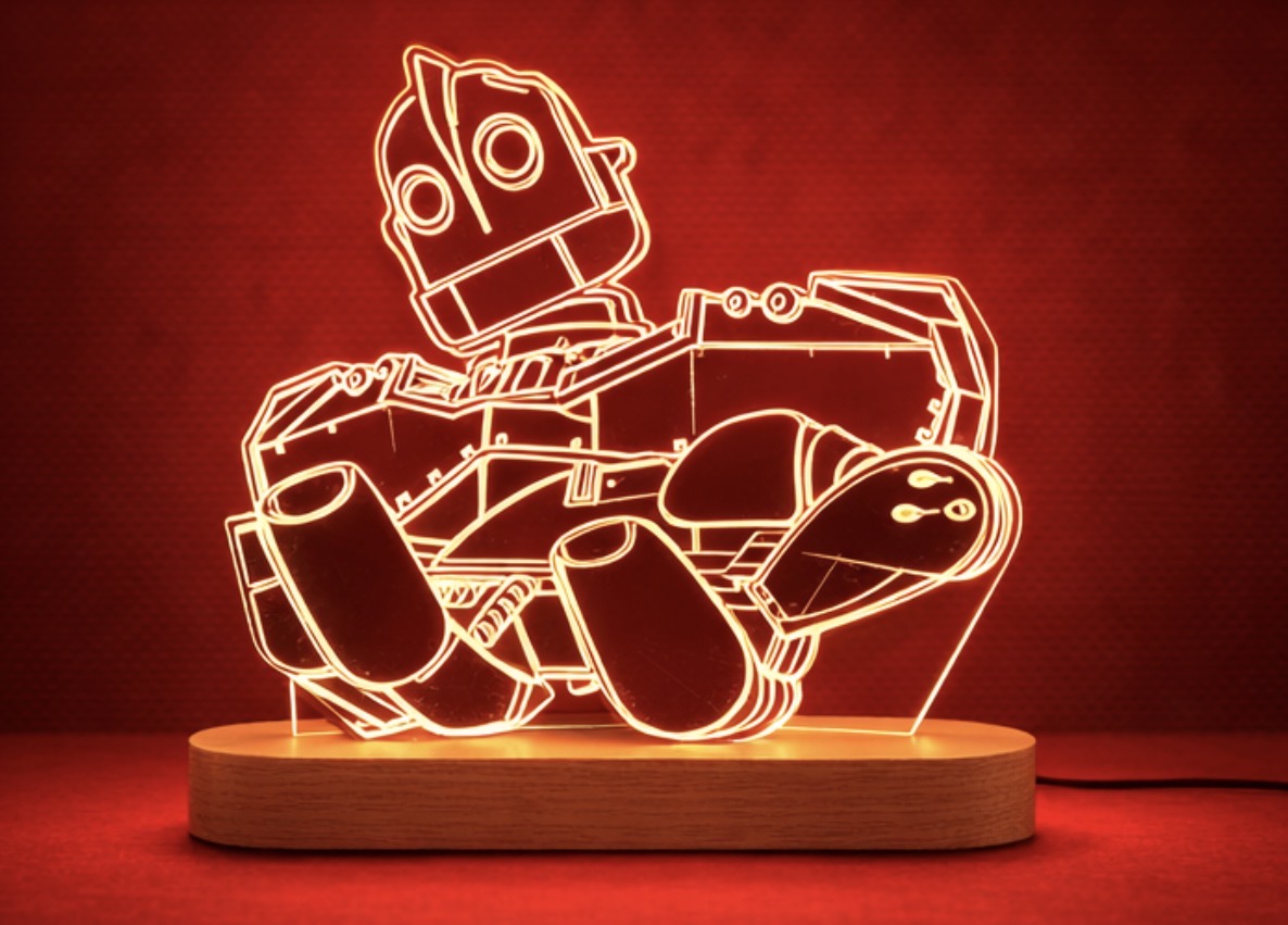 מנורת רובוט בחריטה אישית