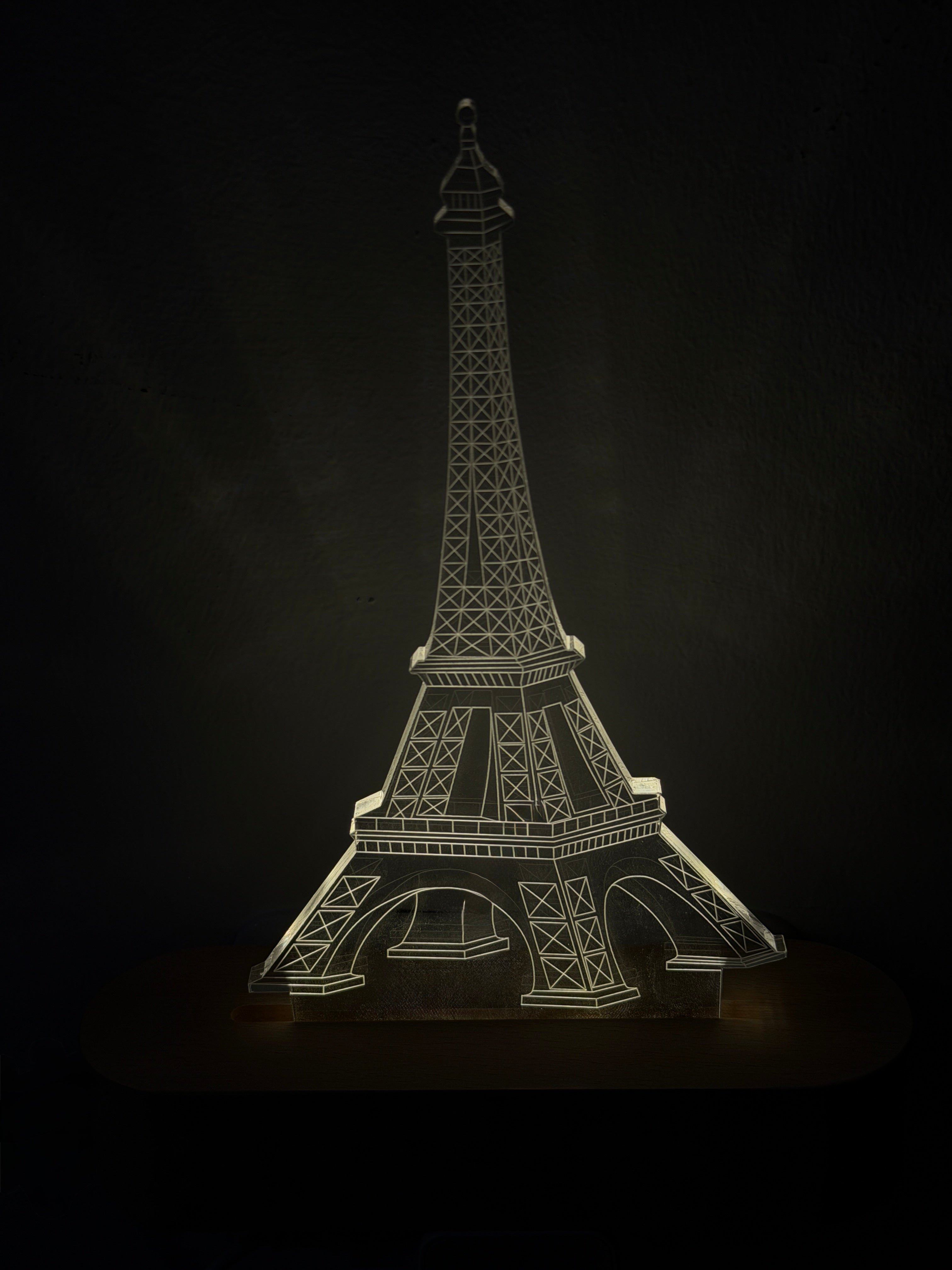 מנורת לילה בעיצוב מגדל אייפל עם חריטה אישית