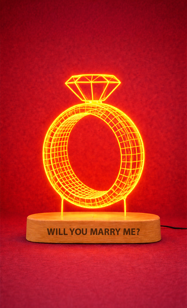 מנורת לילה בעיצוב אירוסין בחריטה אישית